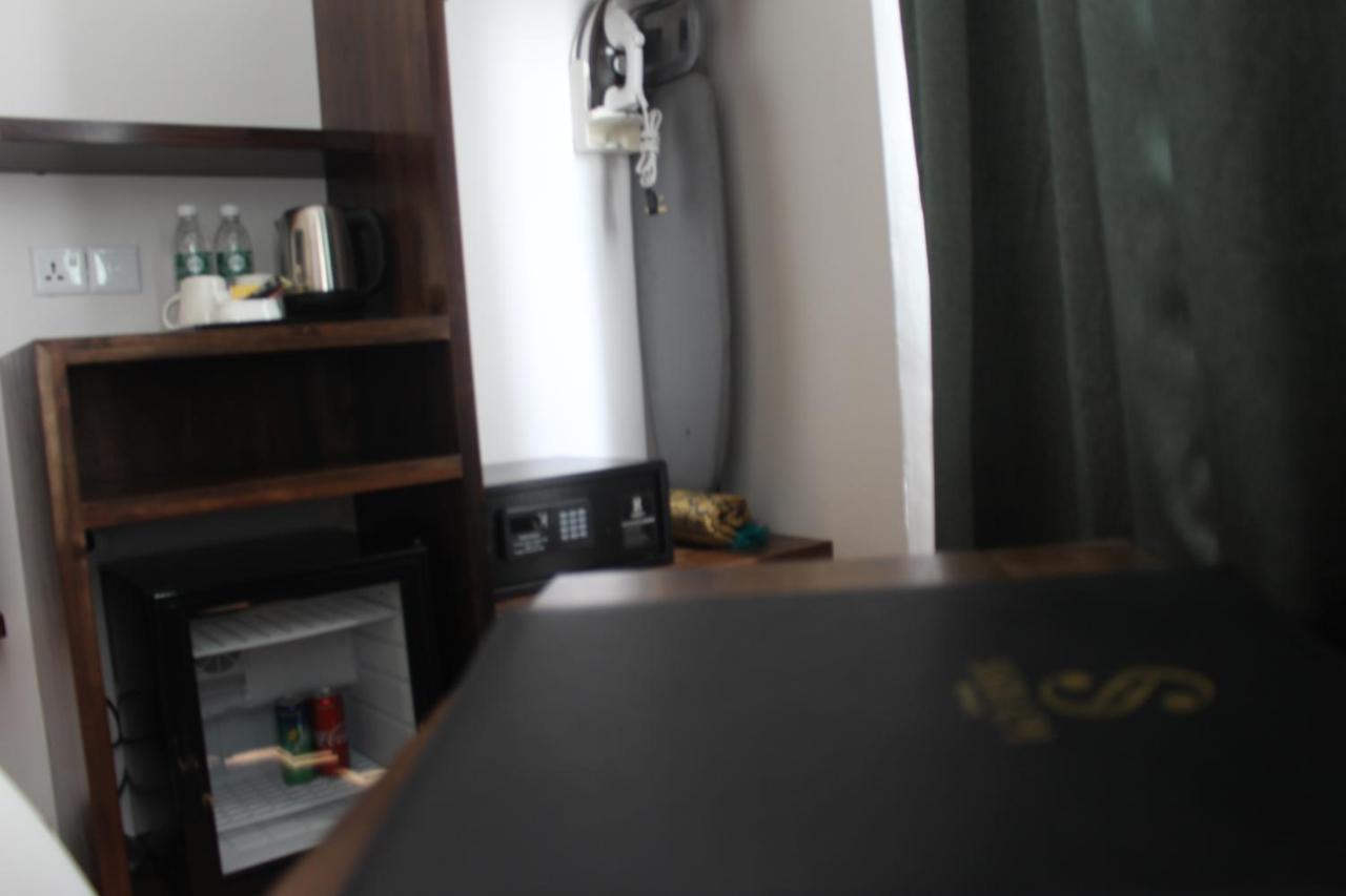 Serapi Hotel Kuching Zewnętrze zdjęcie