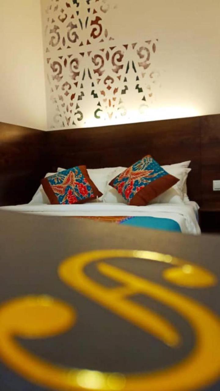 Serapi Hotel Kuching Zewnętrze zdjęcie