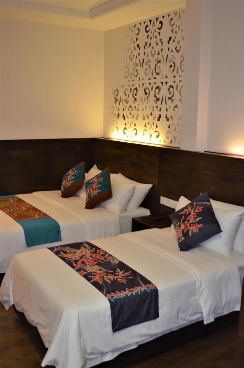 Serapi Hotel Kuching Zewnętrze zdjęcie