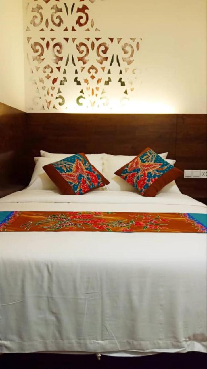 Serapi Hotel Kuching Zewnętrze zdjęcie