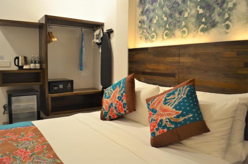Serapi Hotel Kuching Zewnętrze zdjęcie