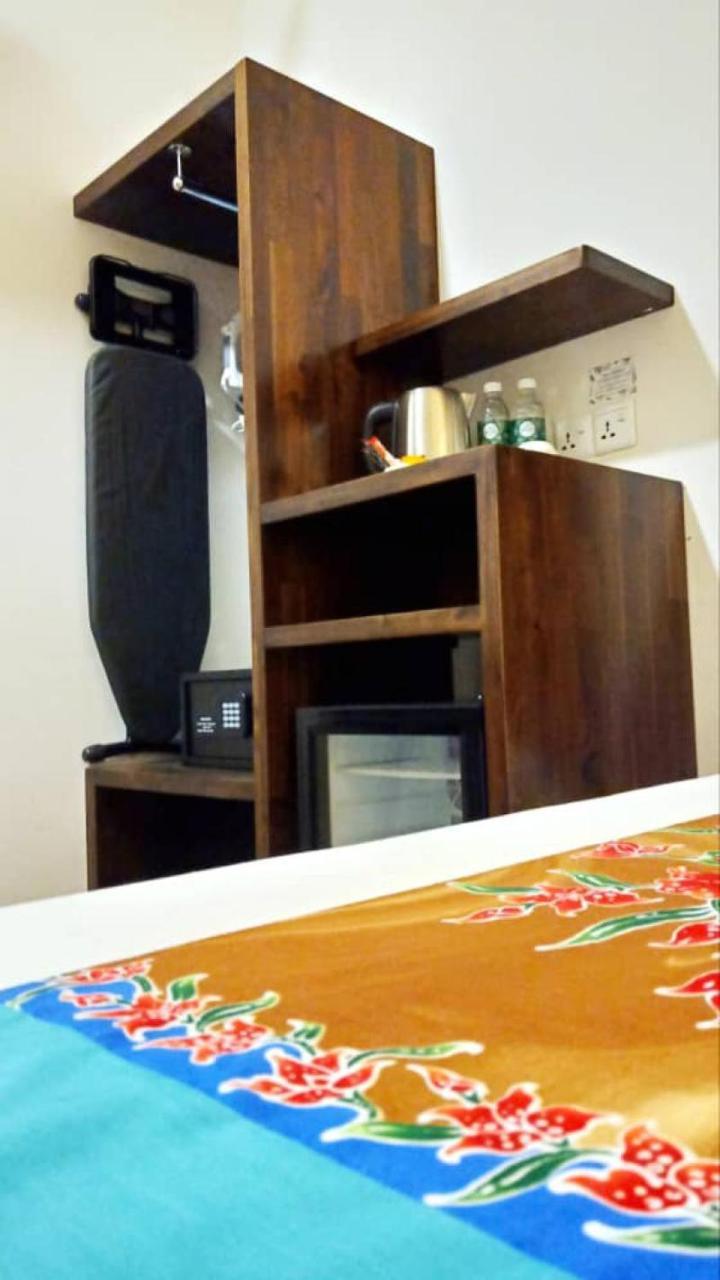 Serapi Hotel Kuching Zewnętrze zdjęcie