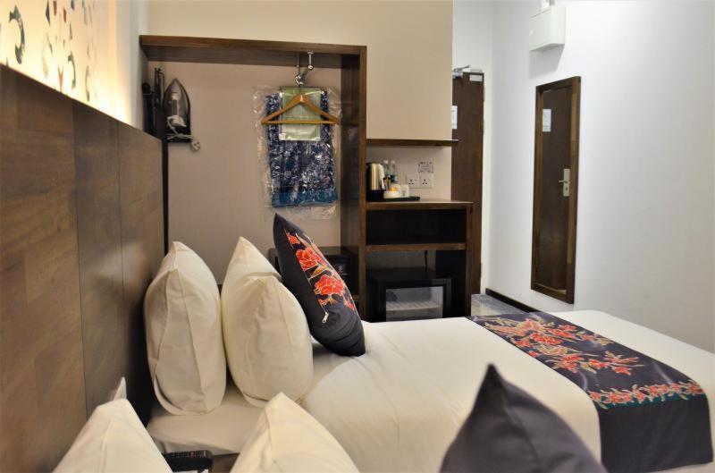Serapi Hotel Kuching Zewnętrze zdjęcie