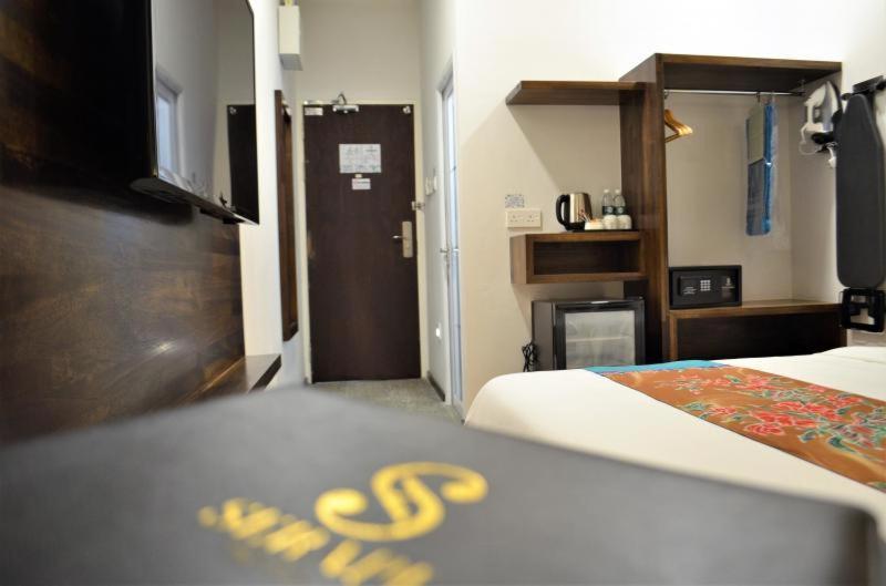 Serapi Hotel Kuching Zewnętrze zdjęcie