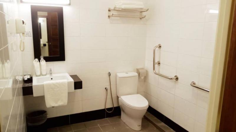 Serapi Hotel Kuching Zewnętrze zdjęcie